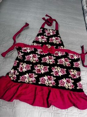 Retro Gourmet Club Apron – Rose Print with Ruffles and Bow